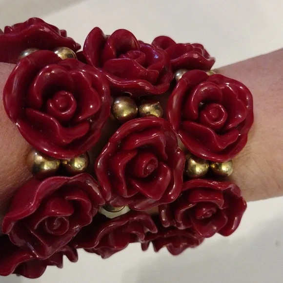 Beautiful 3D rose stretch fit beads bracelets. - Picture 2 of 5